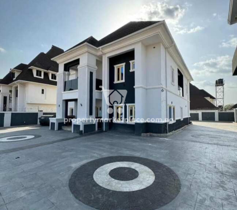 5 bedroom detached duplex with 2 rooms Bq