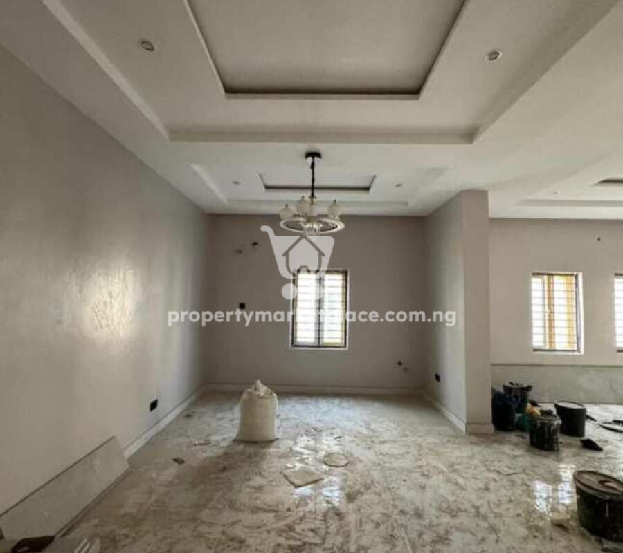 5 bedroom detached duplex with 2 rooms Bq