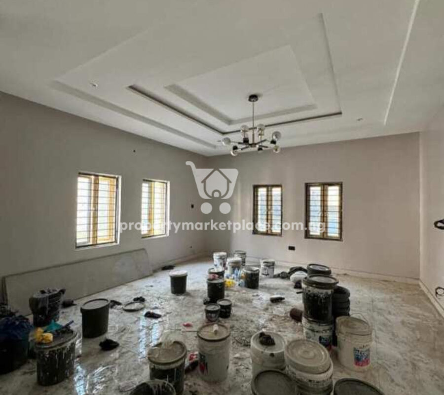 5 bedroom detached duplex with 2 rooms Bq
