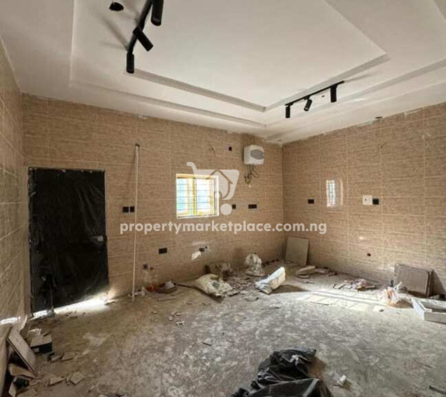 5 bedroom detached duplex with 2 rooms Bq