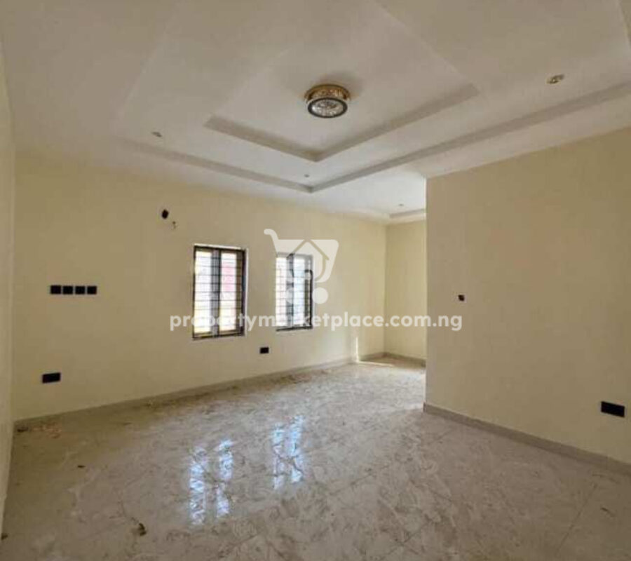 5 bedroom detached duplex with 2 rooms Bq