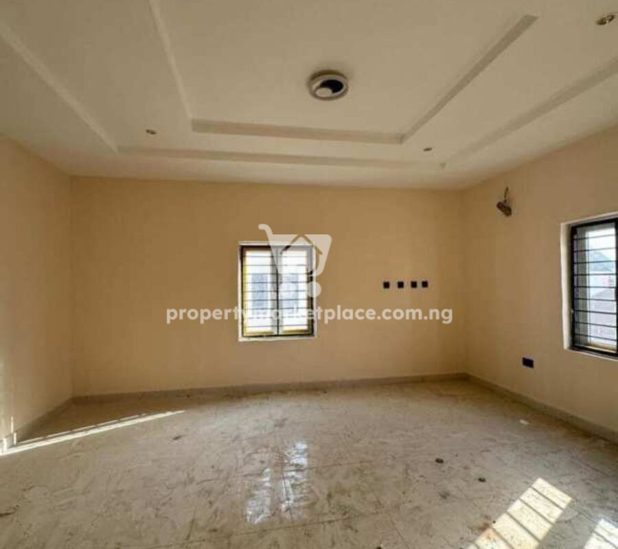 5 bedroom detached duplex with 2 rooms Bq