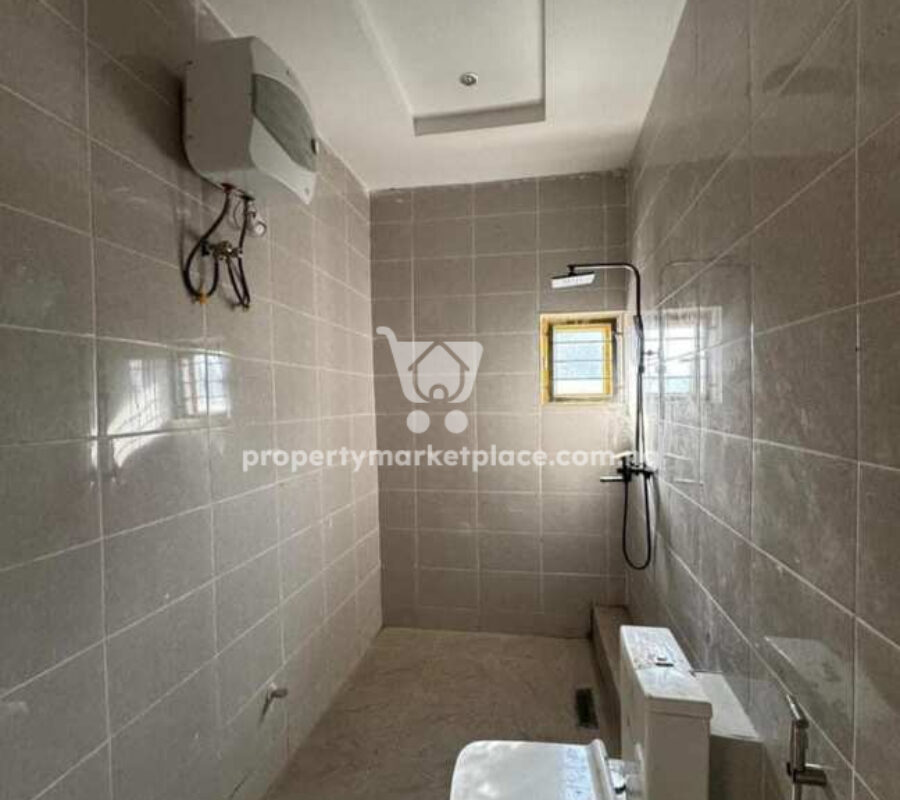 5 bedroom detached duplex with 2 rooms Bq