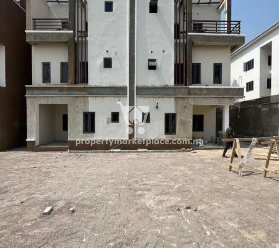 4 bedroom semi detached duplex with Bq