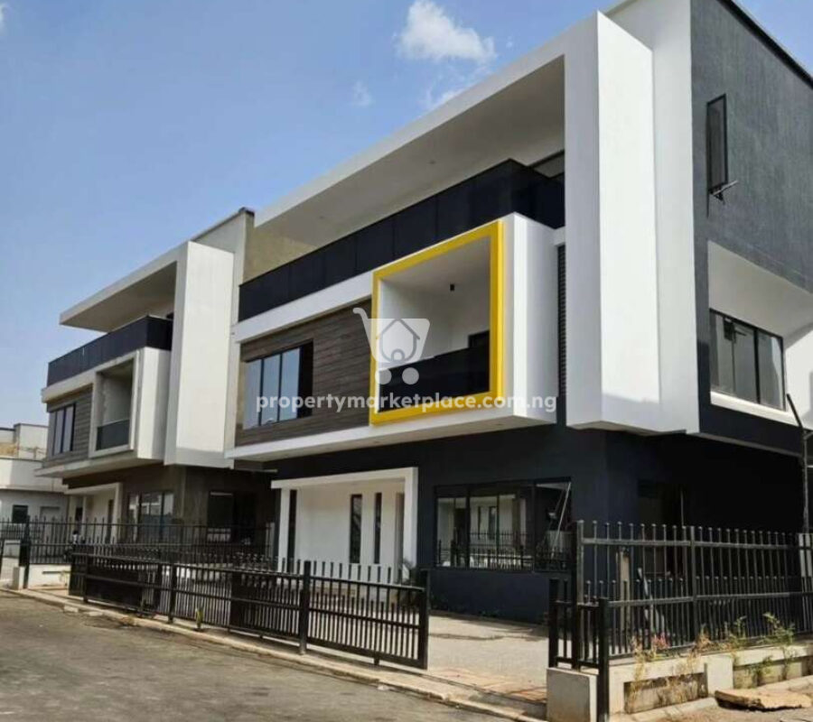 Superbly finished & luxurious 6 bedroom detached duplex