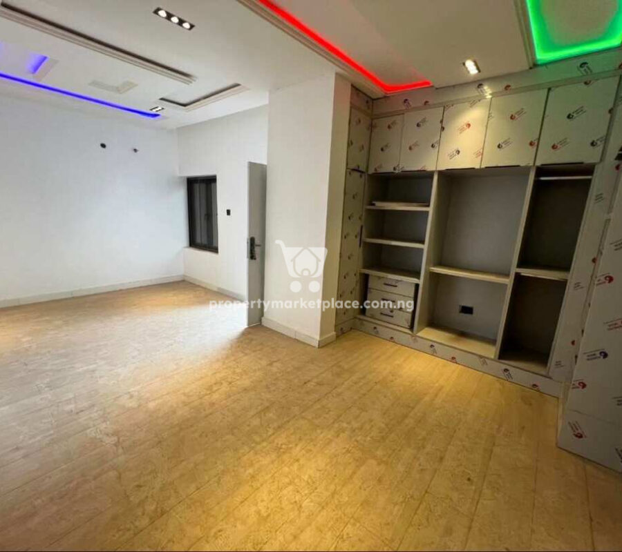 Luxurious 4 bedroom terrace duplex in a nice area