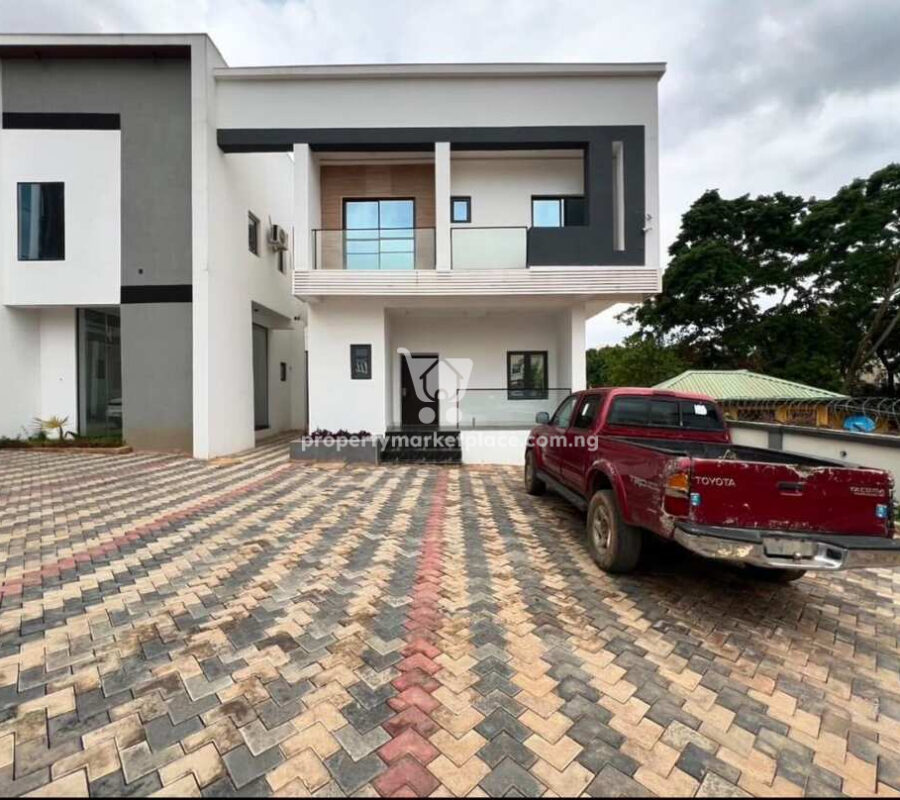 Luxurious 4 bedroom terrace duplex in a nice area