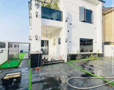 Luxury 4 bedroom semi detached duplex with Bq