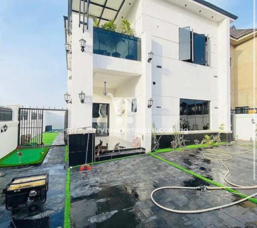 Luxury 4 bedroom semi detached duplex with Bq