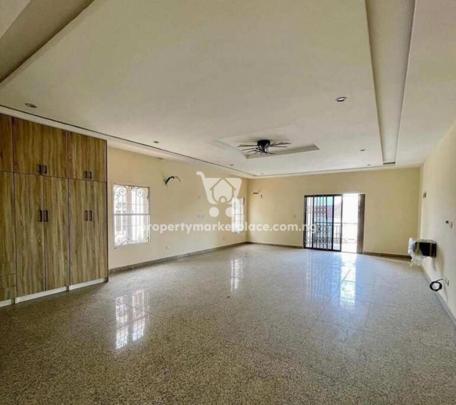 Exquisite 7 bedroom detached duplex & 2 bedroom guest chalet
