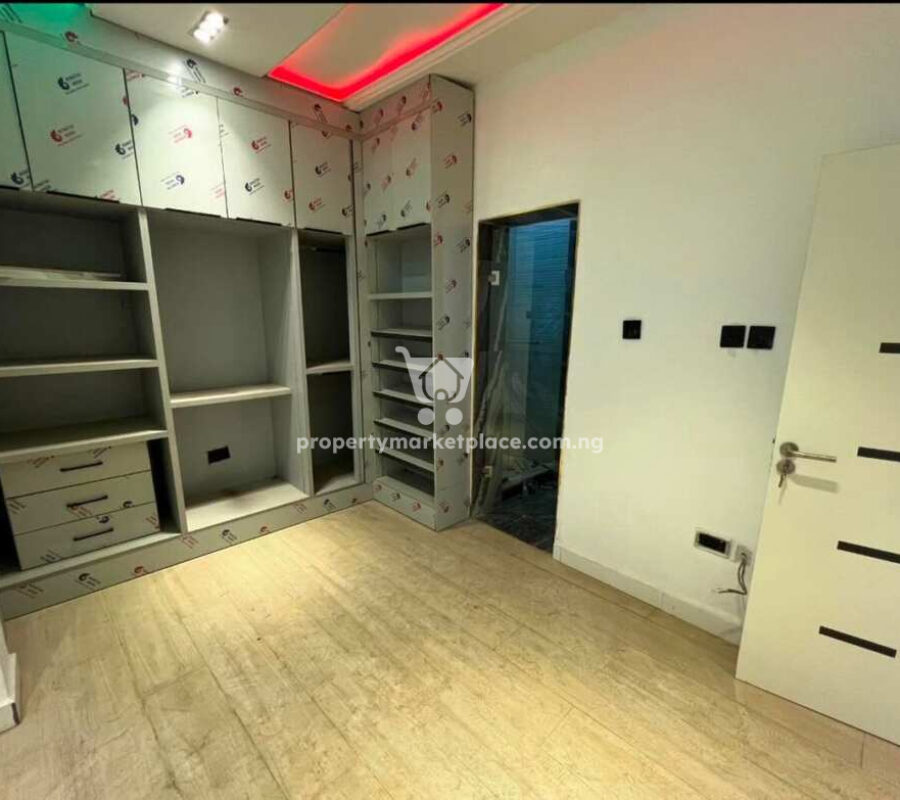 Luxurious 4 bedroom terrace duplex in a nice area