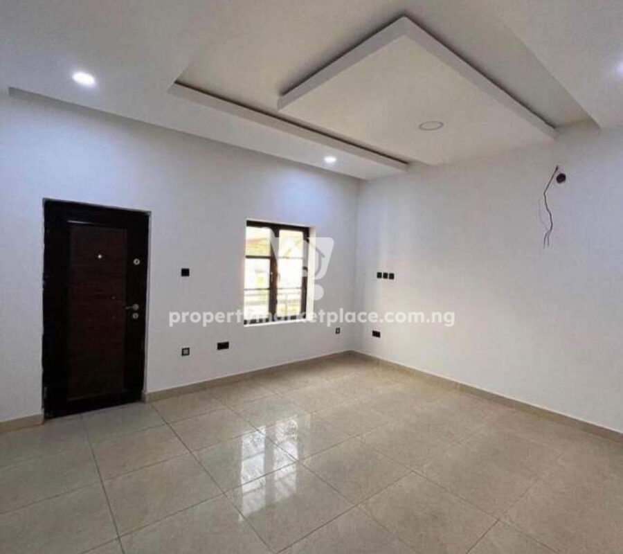 Exotic 5 bedroom terrace duplex + Bq in an estate