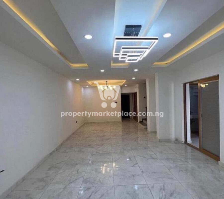 Exotic 5 bedroom terrace duplex + Bq in an estate
