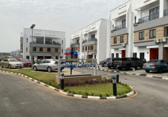 Exotic 5 bedroom terrace duplex + Bq in an estate