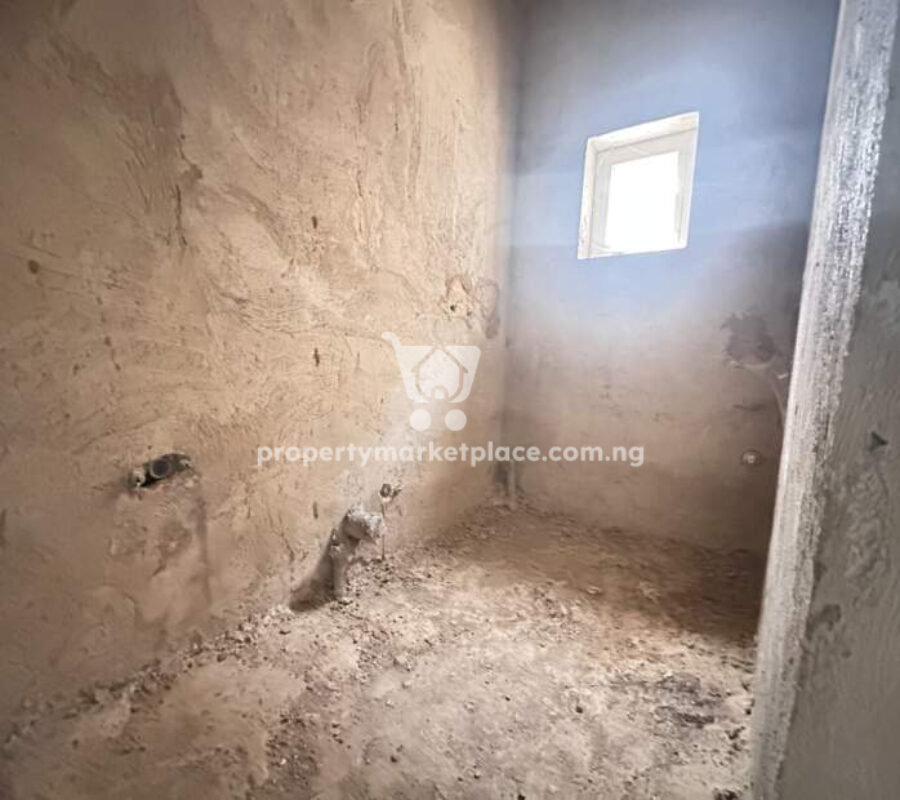 Solidly built & luxurious 3 bedroom flat with Bq