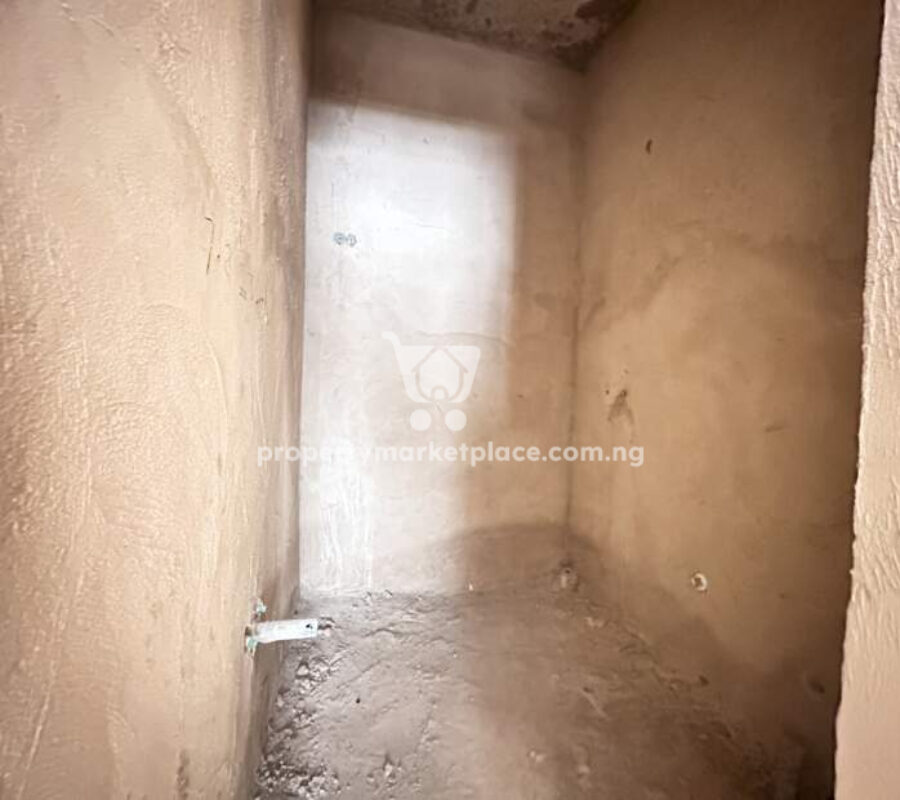 Solidly built & luxurious 3 bedroom flat with Bq