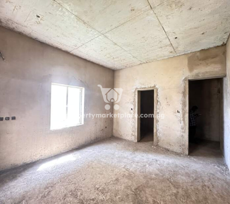 Solidly built & luxurious 3 bedroom flat with Bq