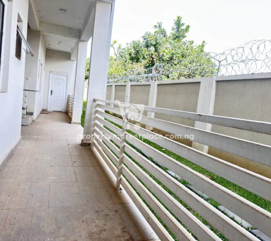 Solidly built & luxurious 3 bedroom flat with Bq