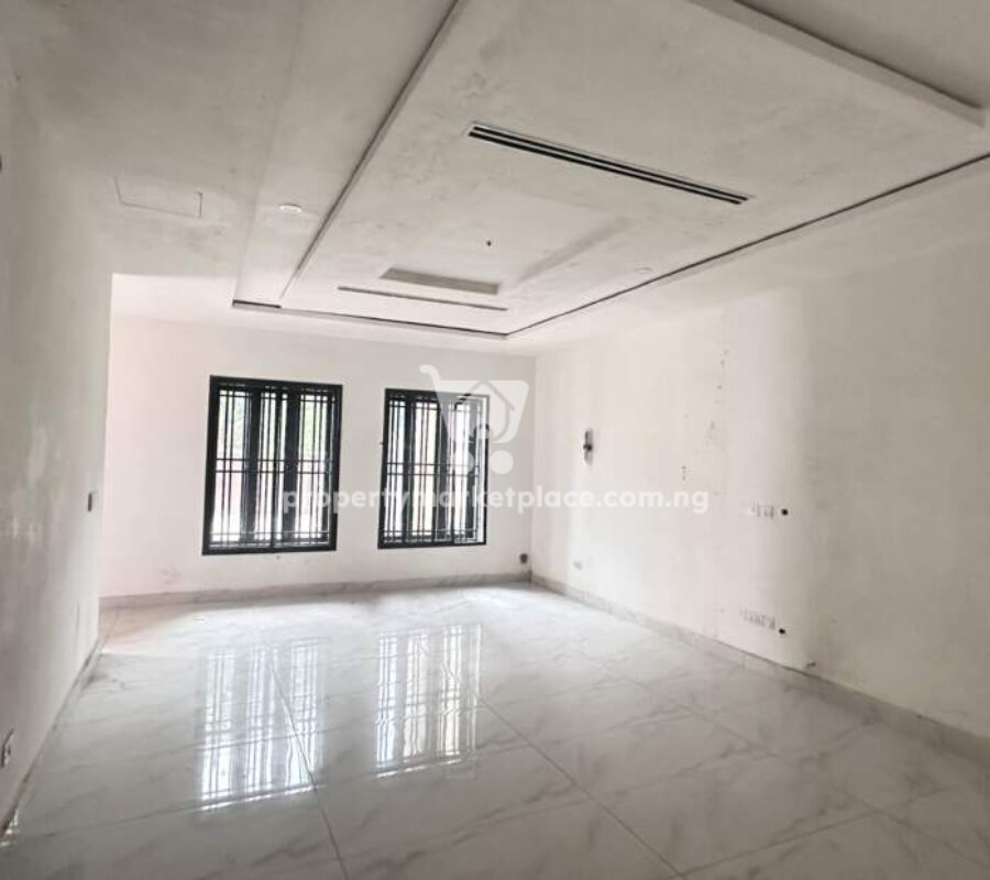 5 bedroom semi detached duplex + Bq in a private compound