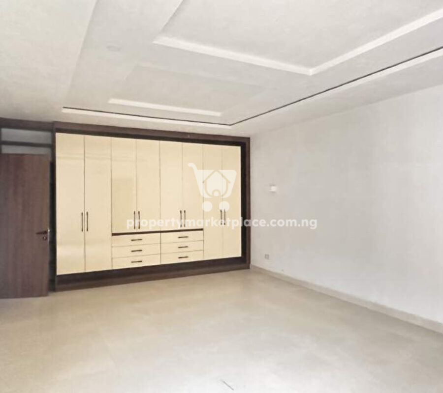 5 bedroom semi detached duplex + Bq in a private compound