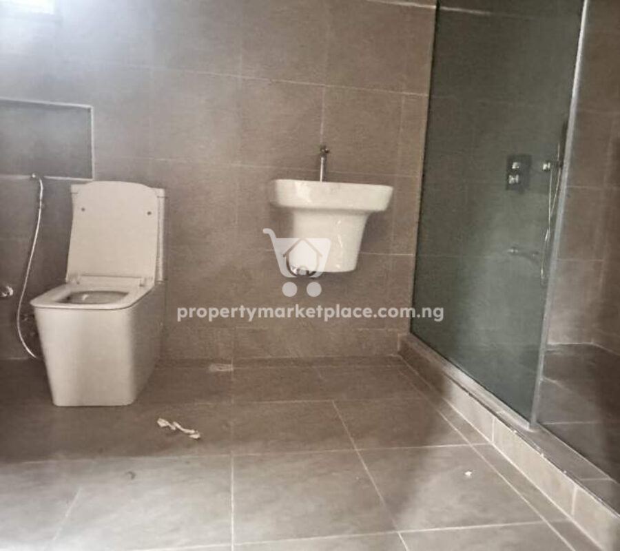 5 bedroom semi detached duplex + Bq in a private compound