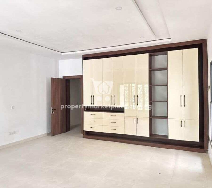 5 bedroom semi detached duplex + Bq in a private compound