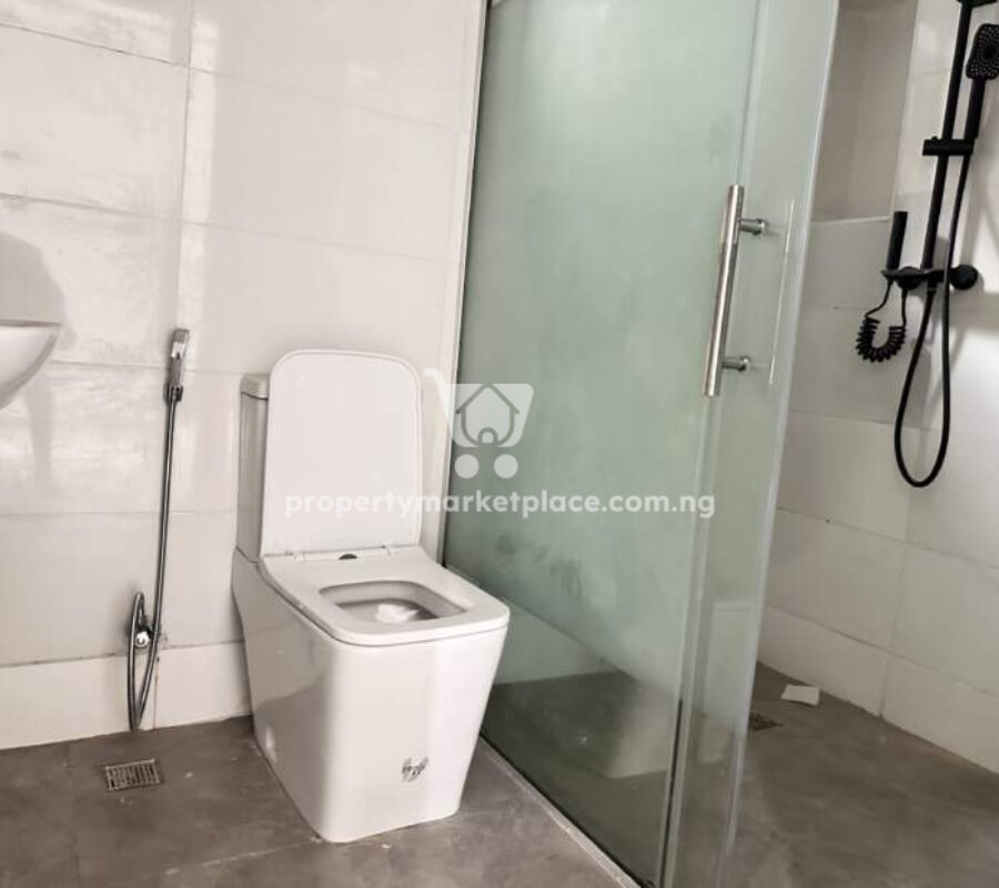 Luxurious & nicely finished 5 bedroom terrace duplex with Bq