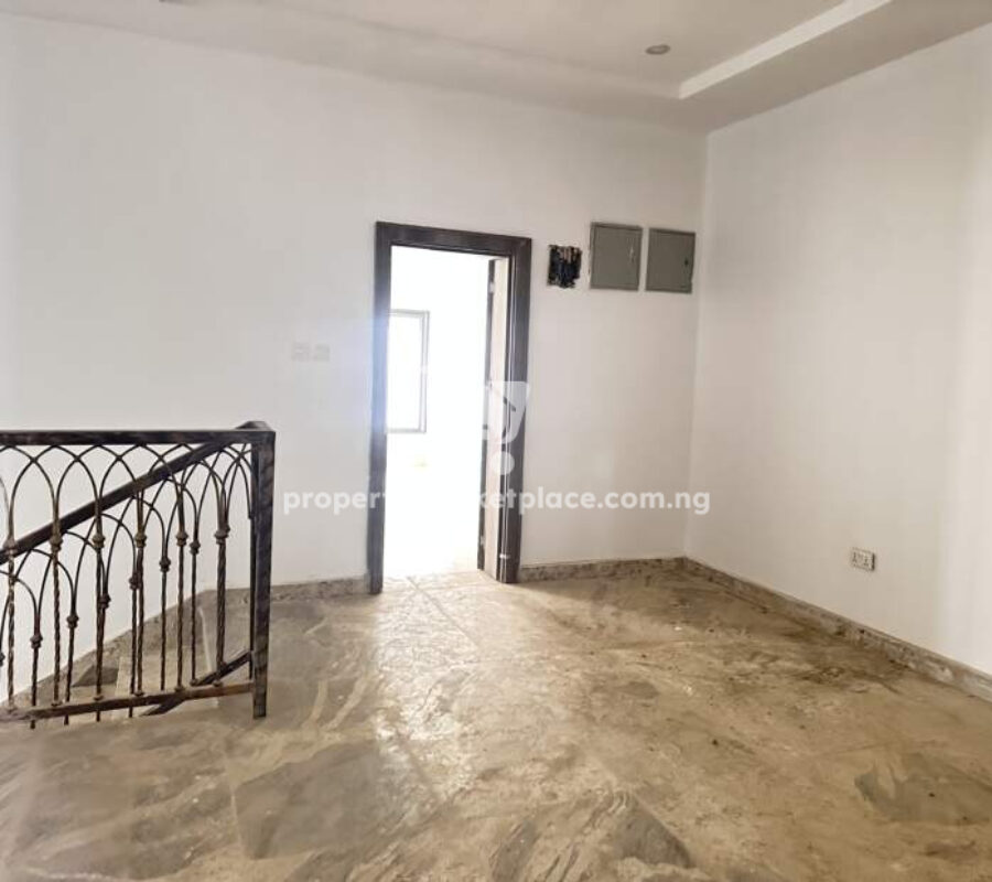 Luxurious & nicely finished 5 bedroom terrace duplex with Bq