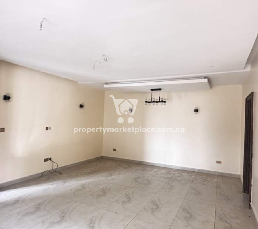 Massive 3 bedroom flat with Bq in a nice area