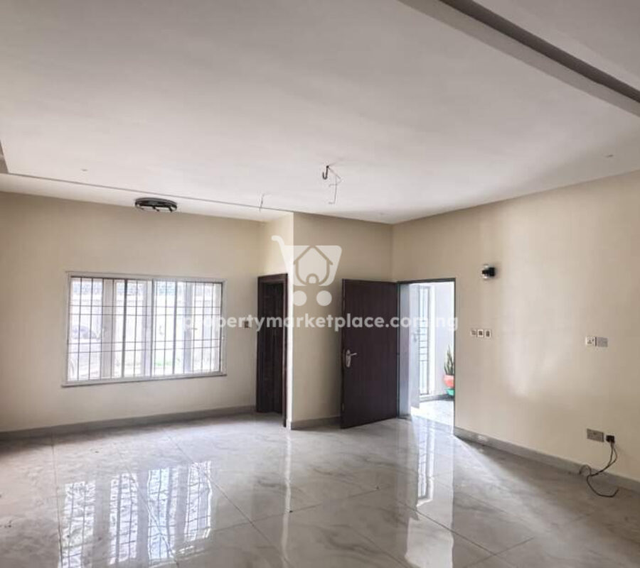 Massive 3 bedroom flat with Bq in a nice area