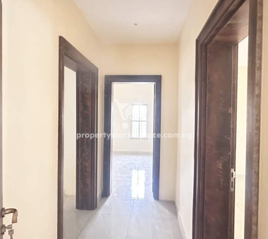 Massive 3 bedroom flat with Bq in a nice area