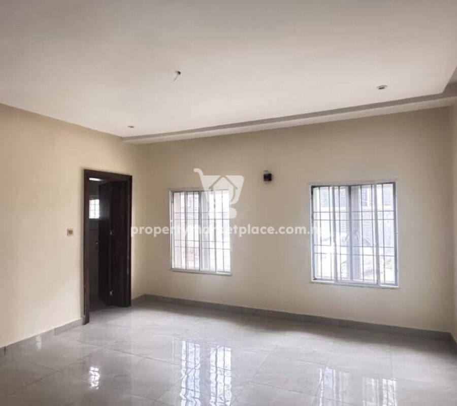 Massive 3 bedroom flat with Bq in a nice area