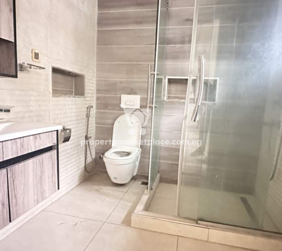 Massive 3 bedroom flat with Bq in a nice area