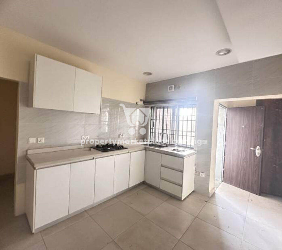 Massive 3 bedroom flat with Bq in a nice area