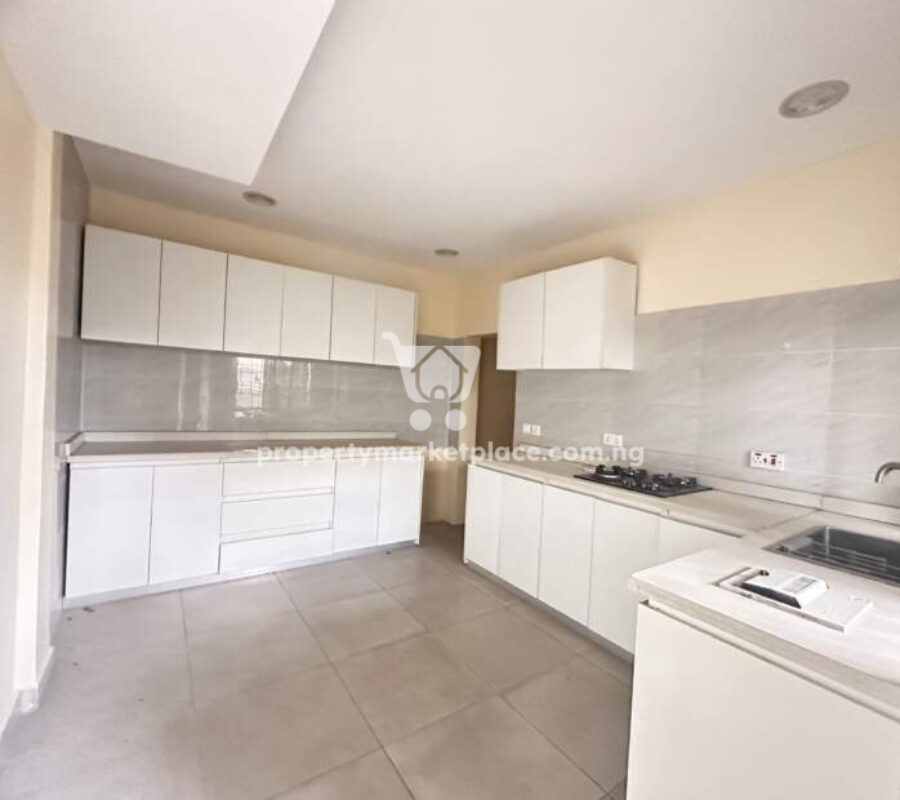 Massive 3 bedroom flat with Bq in a nice area