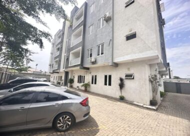 Massive 3 bedroom flat with Bq in a nice area