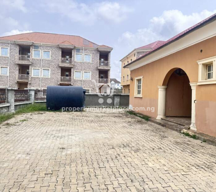 14 detached terrace duplexes & 14 detached bungalows