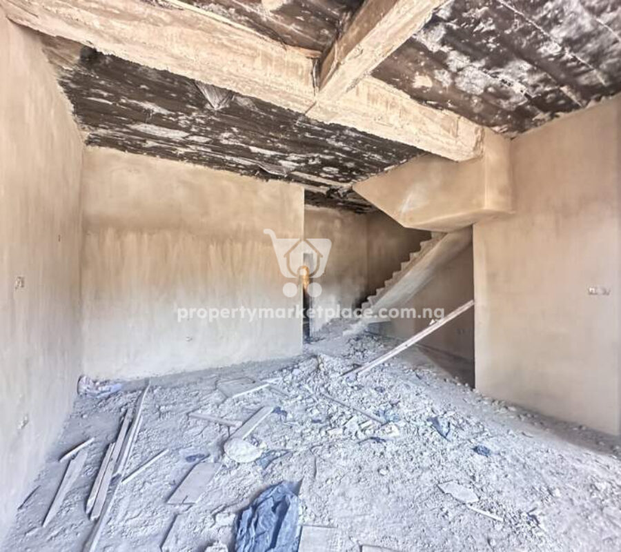 Luxury 4 bedroom terrace duplex in a nice area