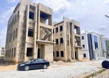 5 bedroom detached duplex with a room boys in a nice area