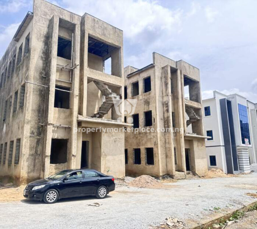 5 bedroom detached duplex with a room boys in a nice area