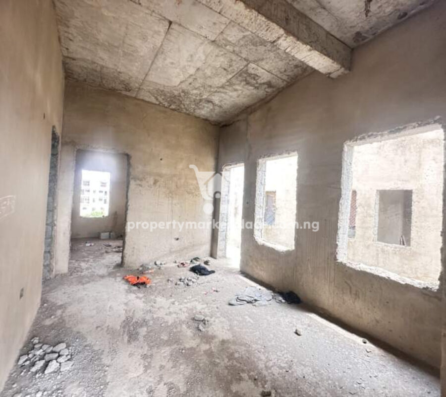 5 bedroom detached duplex with a room boys in a nice area