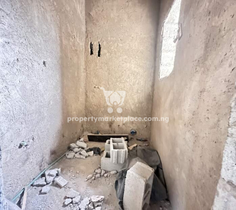 5 bedroom detached duplex with a room boys in a nice area