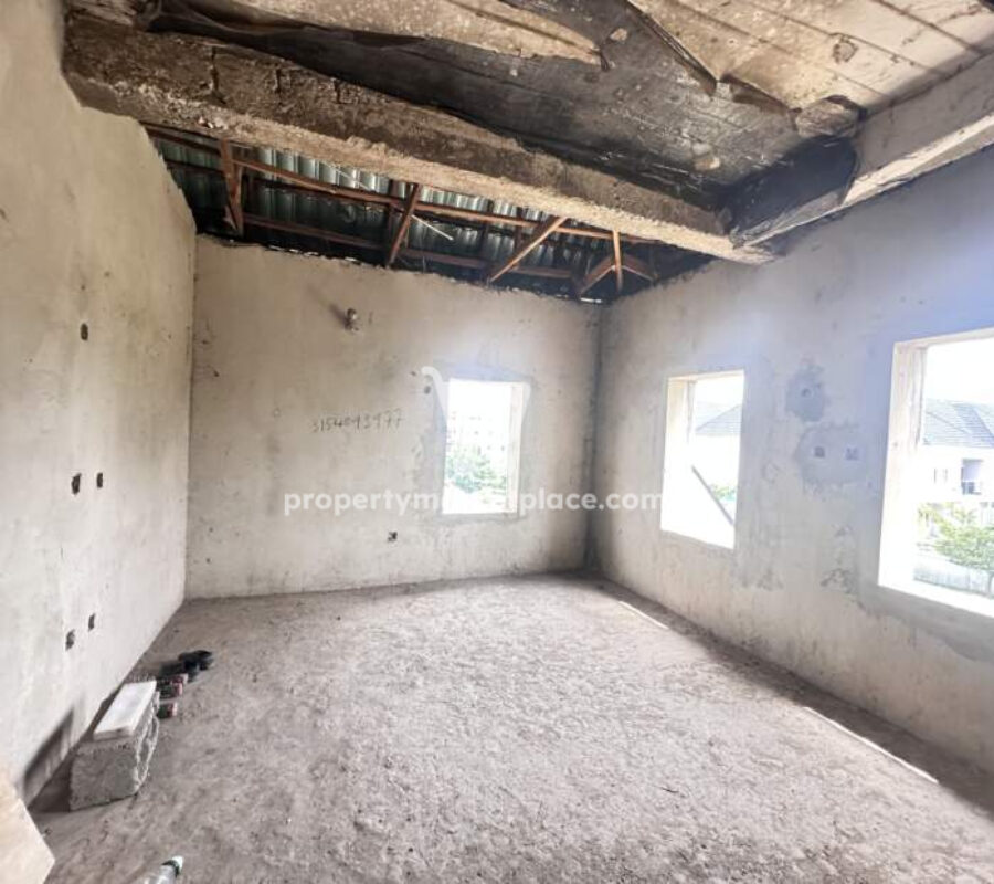 Solidly built 5 bedroom detached duplex with a room Bq