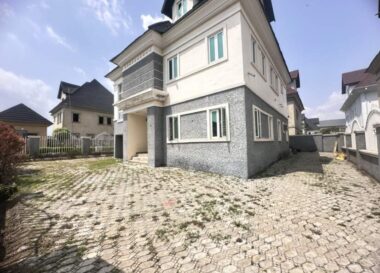 Newly built 5 bedroom detached duplex with penthouse