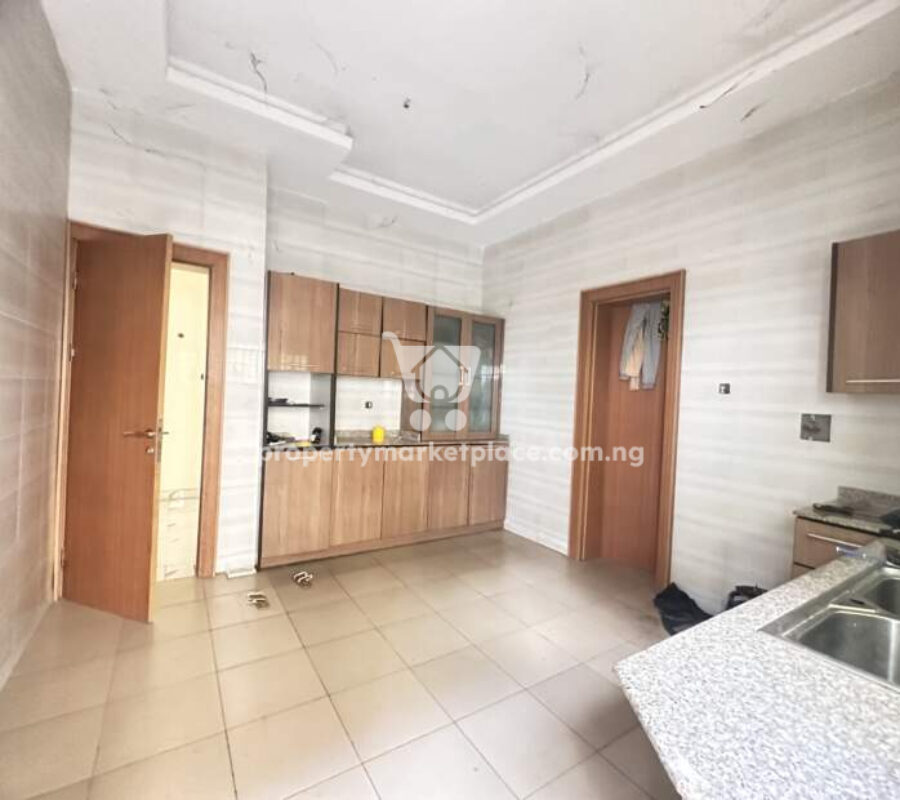 Newly built 5 bedroom detached duplex with penthouse