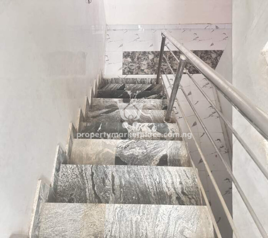 Newly built 5 bedroom detached duplex with penthouse