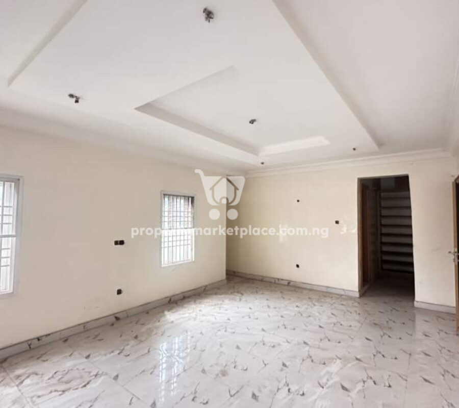 Newly built 5 bedroom detached duplex with penthouse