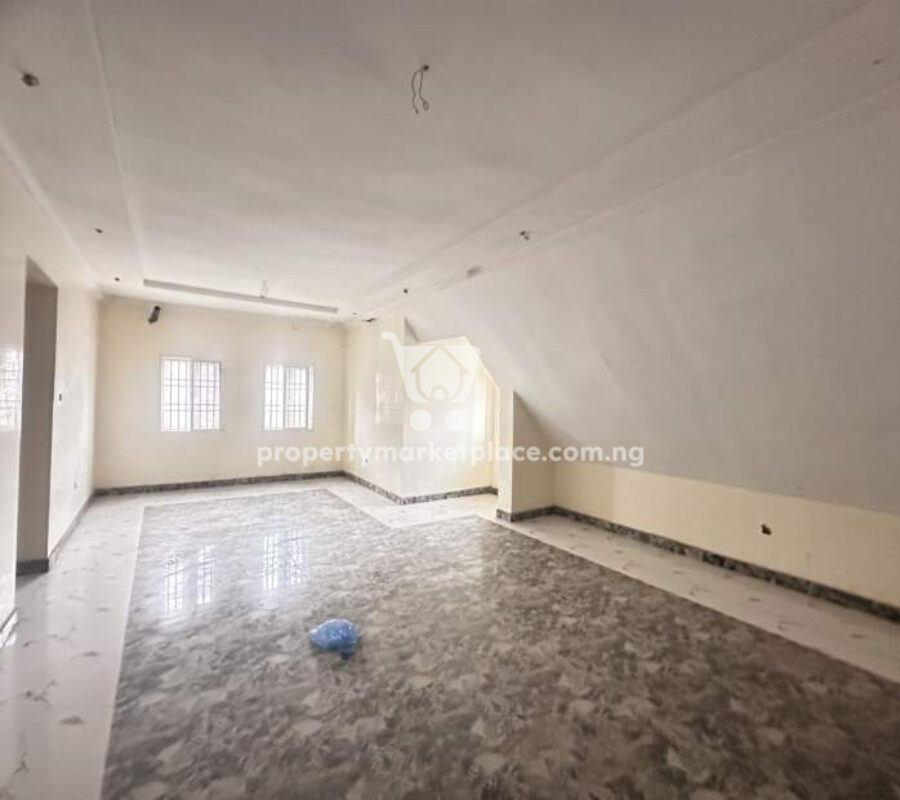 Newly built 5 bedroom detached duplex with penthouse
