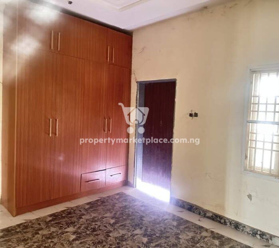 Newly built 5 bedroom detached duplex with penthouse
