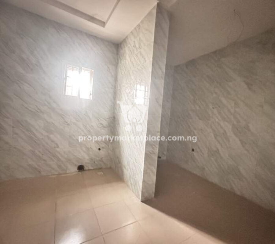 Newly built 5 bedroom detached duplex with penthouse